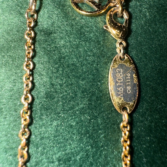 LOUIS VUITTON Essential V Necklace Gold Plated Size 18” Adjustable Full Inclu. - Picture 8 of 8